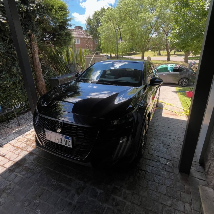 Auto negro brillante